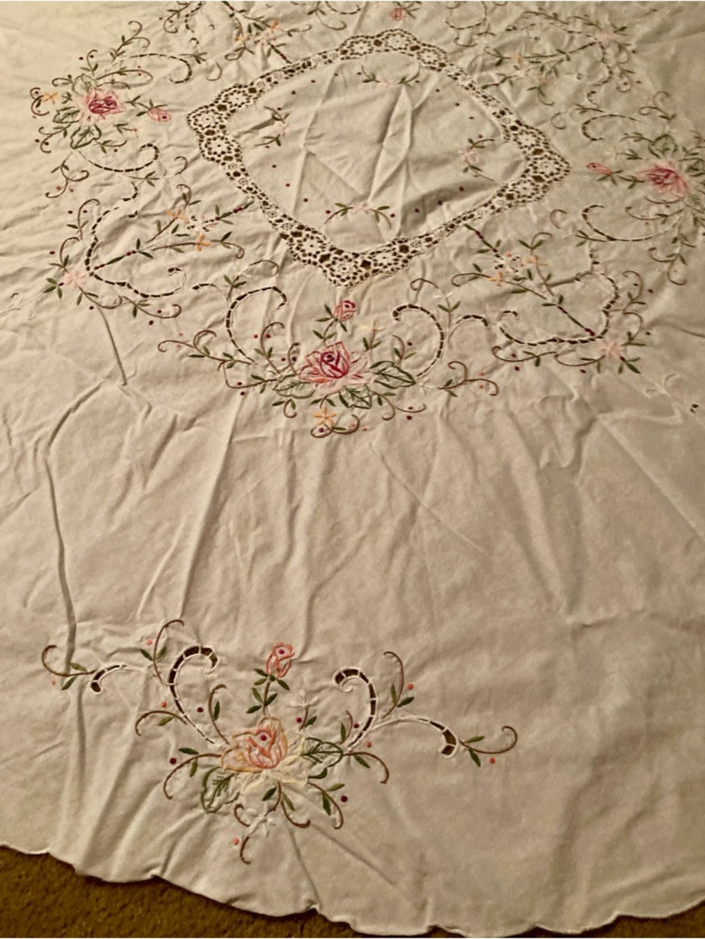 Round Tablecloth. Handmade - Picture 3 of 5